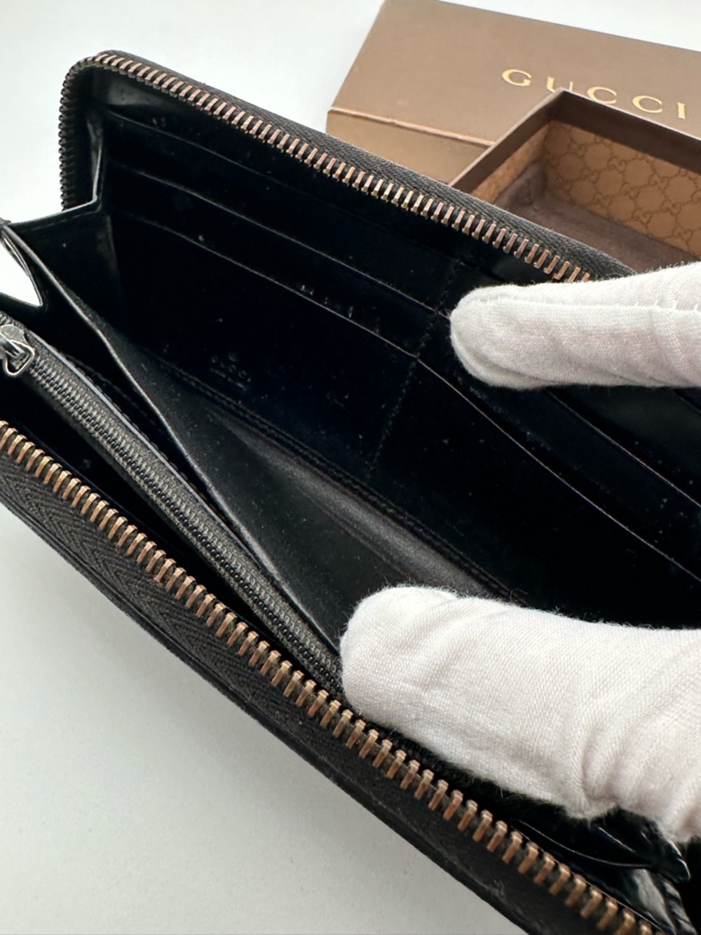 Gucci Holographic Zip Around Wallet - Picture 11 of 12